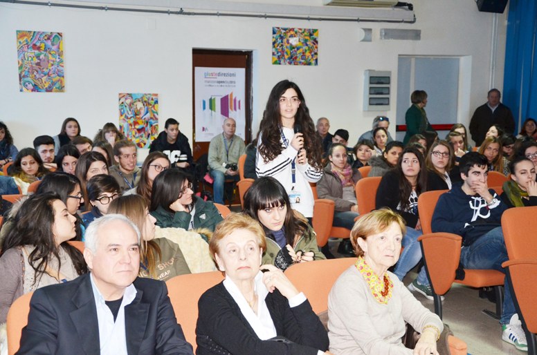 Caserta - Angioni al liceo Manzoni (5)