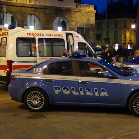 Maddaloni, sperona auto della Polizia e aggredisce agenti: arrestato ... - PUPIA