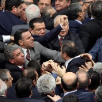 parlamento turco rissa