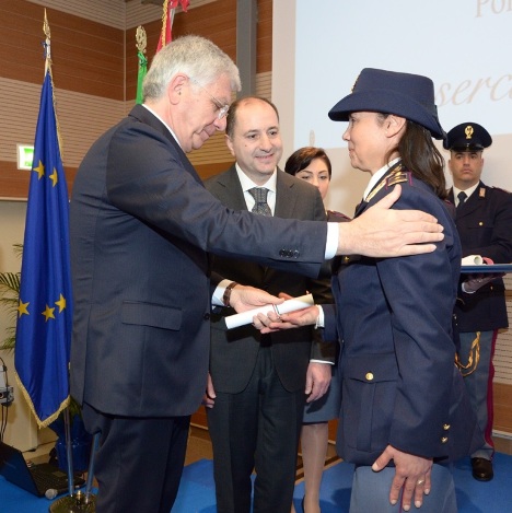 Caserta, 165° polizia di stato: assegnati riconoscimenti per meriti ... Polizia di stato caserta