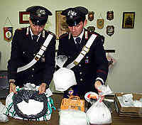 carabinieri sequestro droga (foto Archivio)