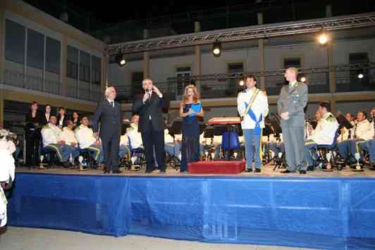 Il sindaco Farina premia il maestro Ingrosso e il colonnello Mattana