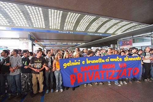 protesta degli studenti (Corriere.it)