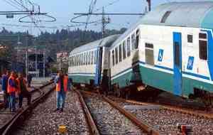 un treno deragliato (foto archivio)