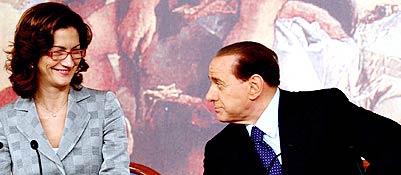 Maria Stella Gelmini e Silvio Berlusconi (Corriere.it)