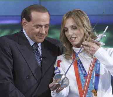 Berlusconi-Vezzali (foto Repubblica.it)