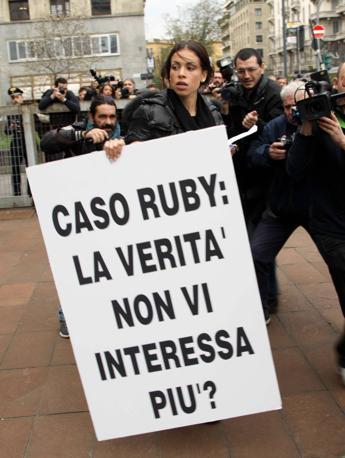 Ruby protesta Palazzo giustizia Milano