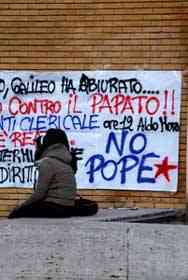 Protesta contro il Papa