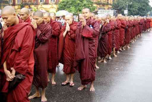 la protesta dei monaci tibetani