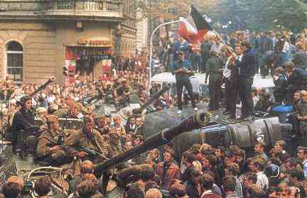 Le truppe sovietiche a Praga