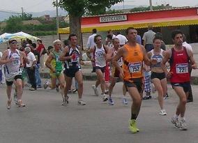 Atleti aversani durante una corsa su strada