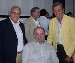 Nicola Molitierno, al centro, con a sinistra l'assessore Moschetti e a destra Ciro Mungiguerra