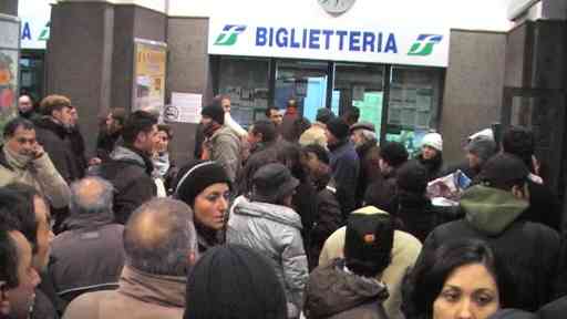 la protesta alla stazione di Aversa