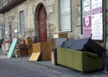 Rifiuti ingombranti in piazza Savignano
