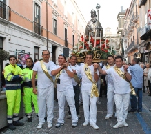 Processione con la statua di S.Audeno lungo Via Roma, ad Aversa