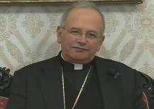 il vescovo Angelo Spinillo