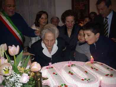 Nonna Francesca spegne le candeline