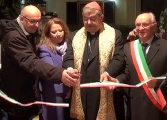 da sin. il parroco Lucariello, la dirigente Ferraro, il cardinale Sepe e il sindaco Masi