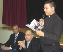 Don Luigi Merola con il sindaco Martinelli e don Carlo Aversano