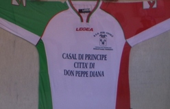 la maglia dedicata a Don Diana