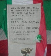 La lapide in memoria dei due carabinieri caduti