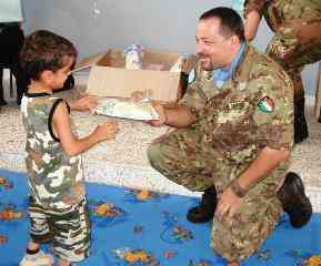 militari aiutano le scuole