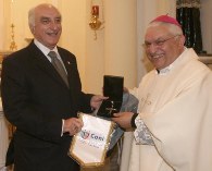 il presidente del Coni Caserta, Michele De Simone, col vescovo Farina