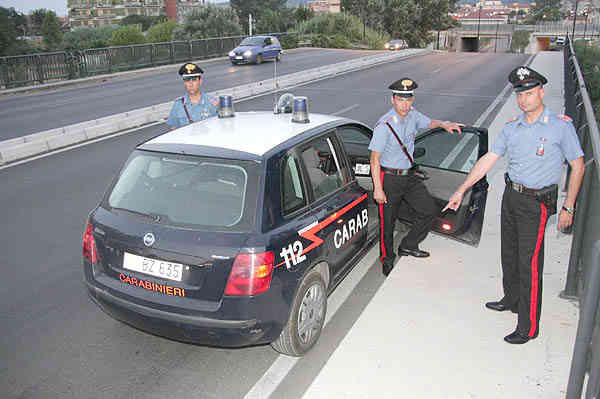 i carabinieri sul Ponte Capacchietti, dove hanno arrestato il pregiudicato