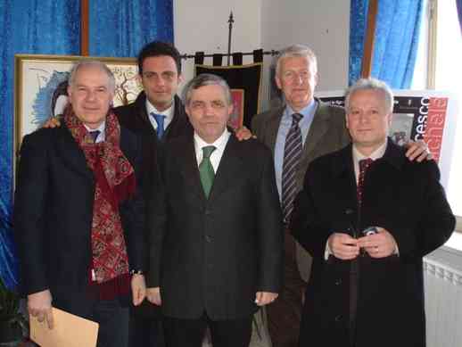 Il presidente della Proloco Alfredo Oliva, il sindaco Vincenzo de Angelis, i dottori Carlo De Giglio, Carlo Rossi e Giuseppe Fiorillo 