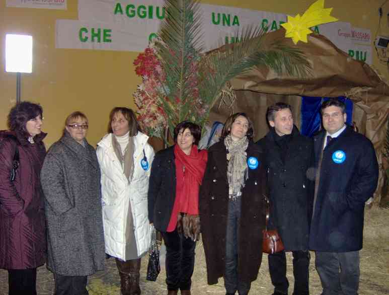 Un gruppo di docenti con la dirigente Adriana Mincione, l