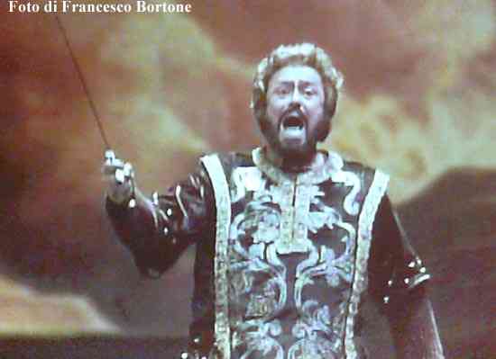 Opera di Luciano Pavarotti proiettata in Biblioteca