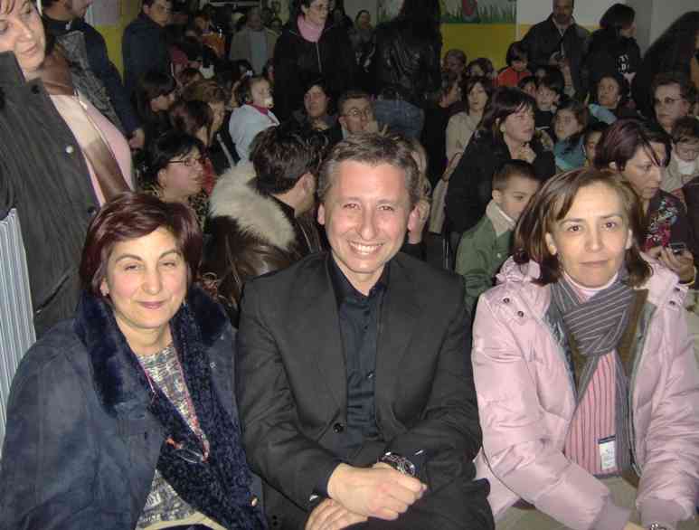 La dirigente scolastica Adriana Mincione, l'assessore Stefano Verde e la vice direttrice Cesaria Marrandino