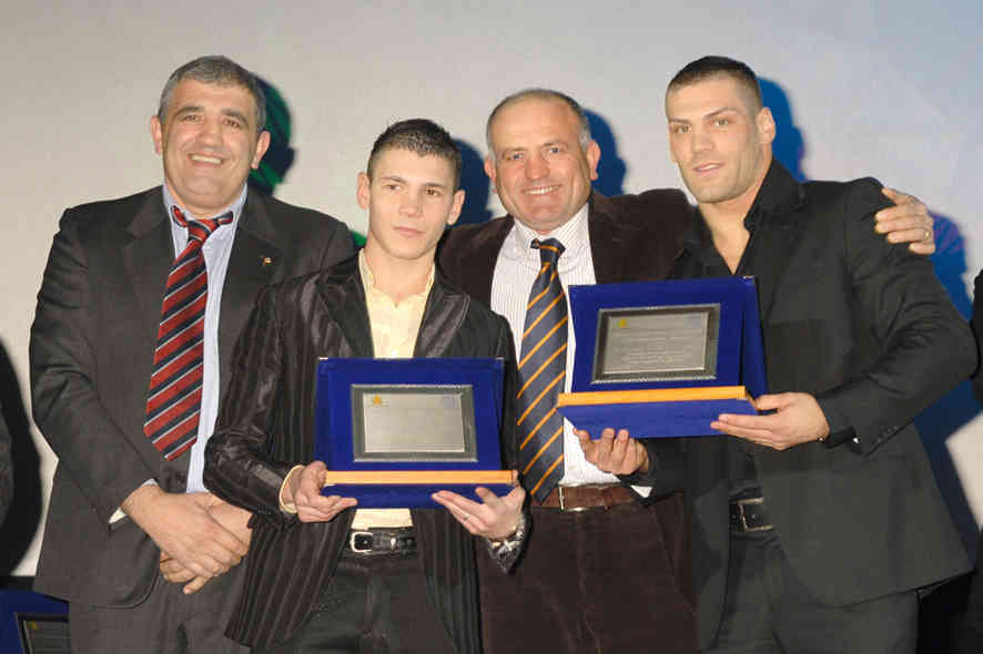 Domenico Valentino e Clemente Russo con l'ex campione Francesco Damiani