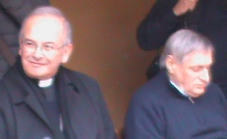 da sin. il vescovo Spinillo e don Ciotti