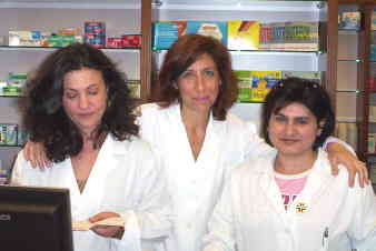 La d.ssa De Carlo con le collaboratrici della Farmacia