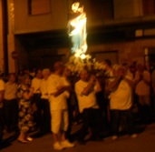 La statua della Madonna delle Grazie in processione