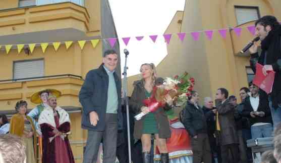 Lisa Fusco con il sindaco Enrico Fabozzi