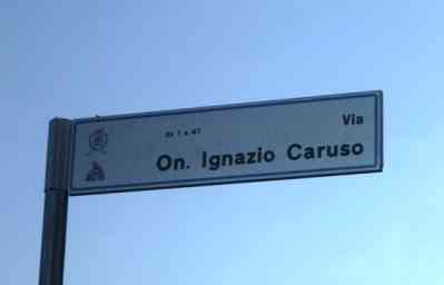 la strada intitolata a Caruso
