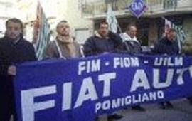 Operai della Fiat di Pomigliano in sciopero