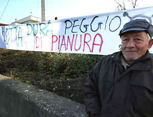 la protesta contro la discarica Tre Ponti (foto La Stampa.it)