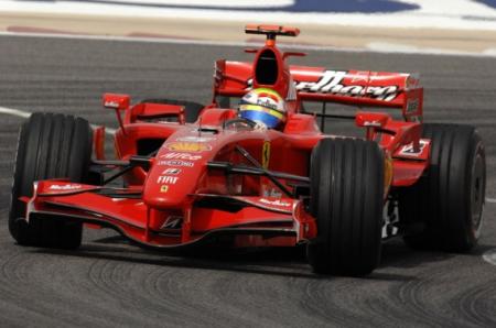 Ferrari in pole position