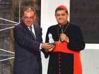 Il cardinale Sepe riceve uno speciale riconoscimento per l'impegno speso nell'ultimo anno per la rinascita di Napoli