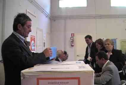 Il seggio delle Primarie a Gricignano