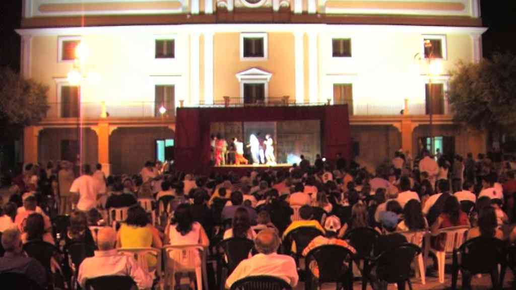 Piazza Municipio gremita per musical dei ragazzi di Gricignano