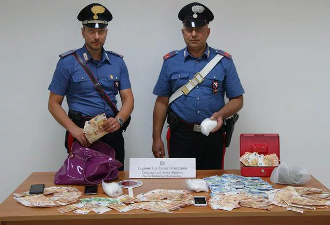 sessa.jpg OPERAZIONE CONGIUNTA POLIZIA E CC SUL LITORALE DOMIZIO PER IL CONTRASTO ALLO SPACCIO DI DROGRA: I NOMI