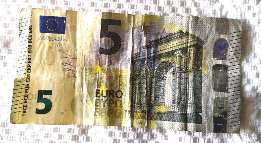 Attenti alle banconote false a metà: un caso segnalato ad Aversa