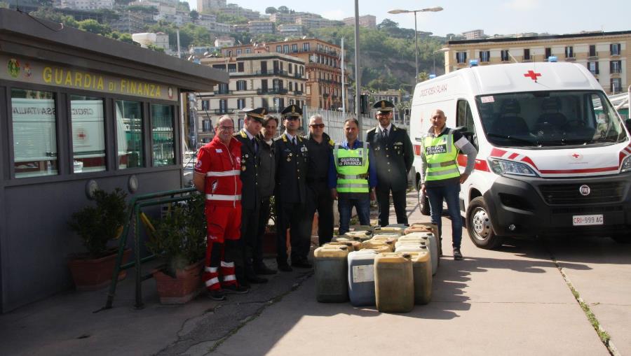 Napoli, Guardia di Finanza dona a Croce Rossa 750 litri di gasolio  sequestrato - Pupia.tv