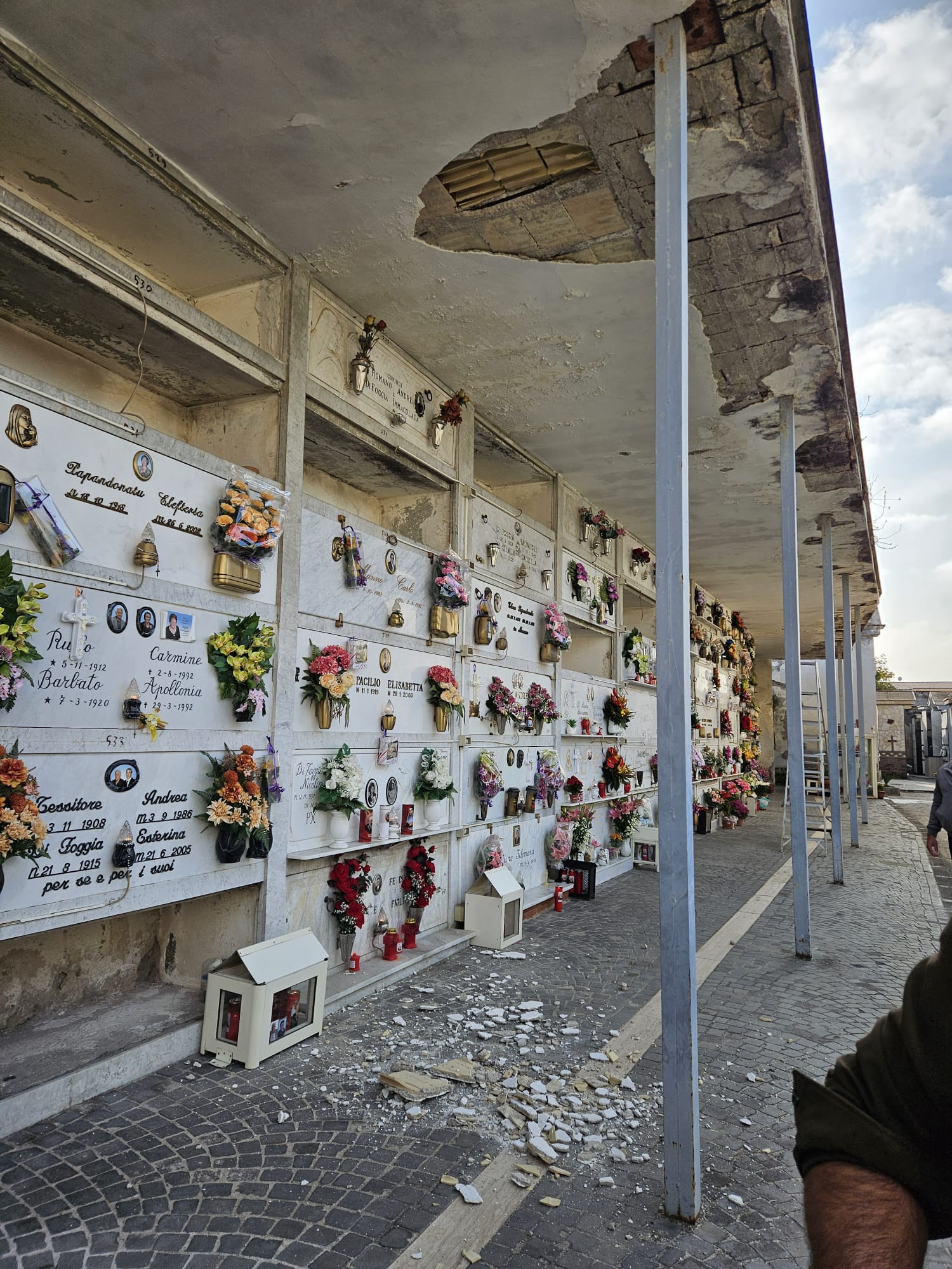 gricignano cimitero crollo 02nov25 (5)
