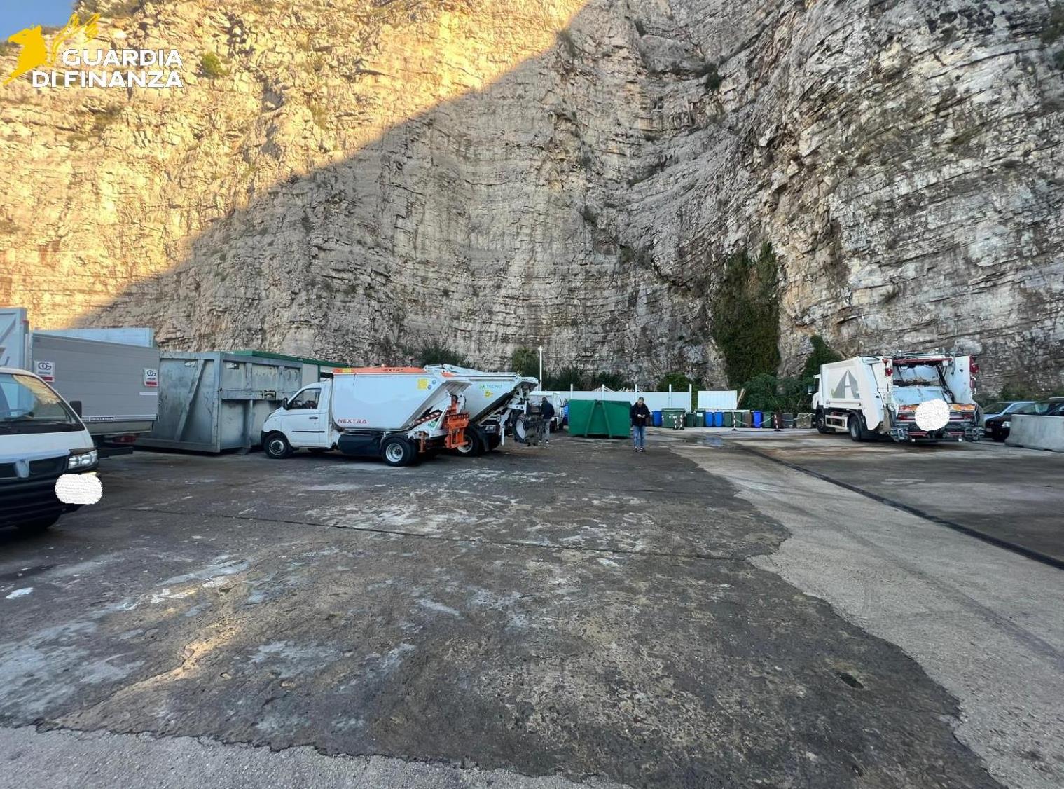 meta sorrento cava rifiuti (1)