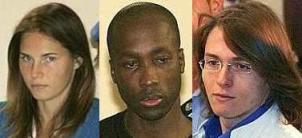 da sin. Amanda Knox, Rudy Guede e Raffaele Sollecito